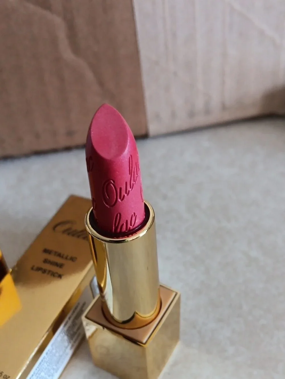 Oulac Metallic Shine Lipstick InHip& Hippie #11.